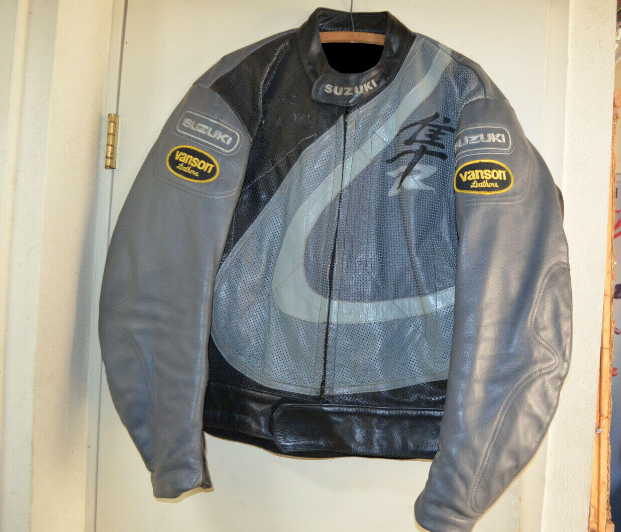 Suzuki-Vanson-Hayabusa-Motorcycle-Leather-Jacket-2.jpg Suzuki Vanson Hayabusa Motorcycle Leather Jacket - Image 1